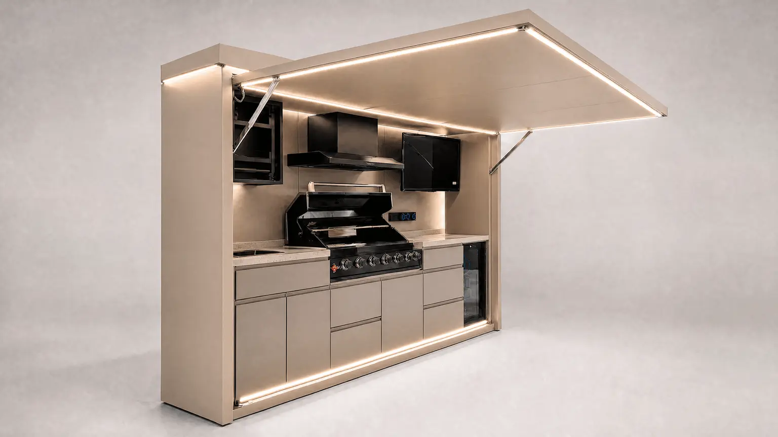 Luxe buitenkeuken: de Ultra Pod opengeklapt in champagne afwerking, met XL-barbecue, afzuigkap en televisie